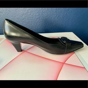 Salvatore Ferragamo black heels 7.5